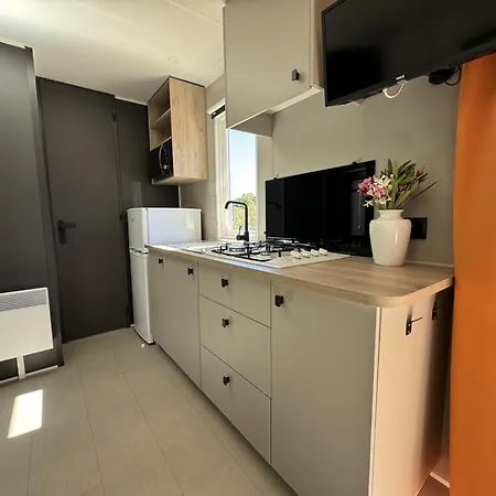 Le Laurier, Mobil-home Climatise Avec Vue Sur Дом отдыха